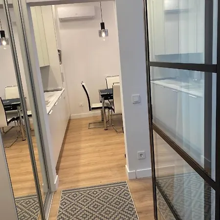 Moder Chic In Center-prime Apartment *