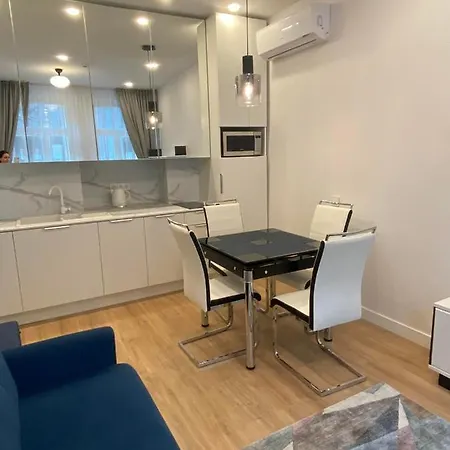 Moder Chic In Center-prime Apartment