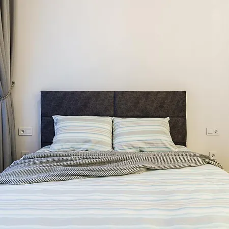 Moder Chic In Center-prime Apartment *