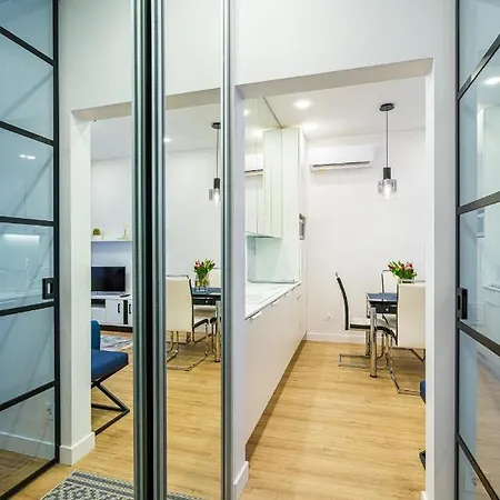 Moder Chic In Center-prime Apartment *